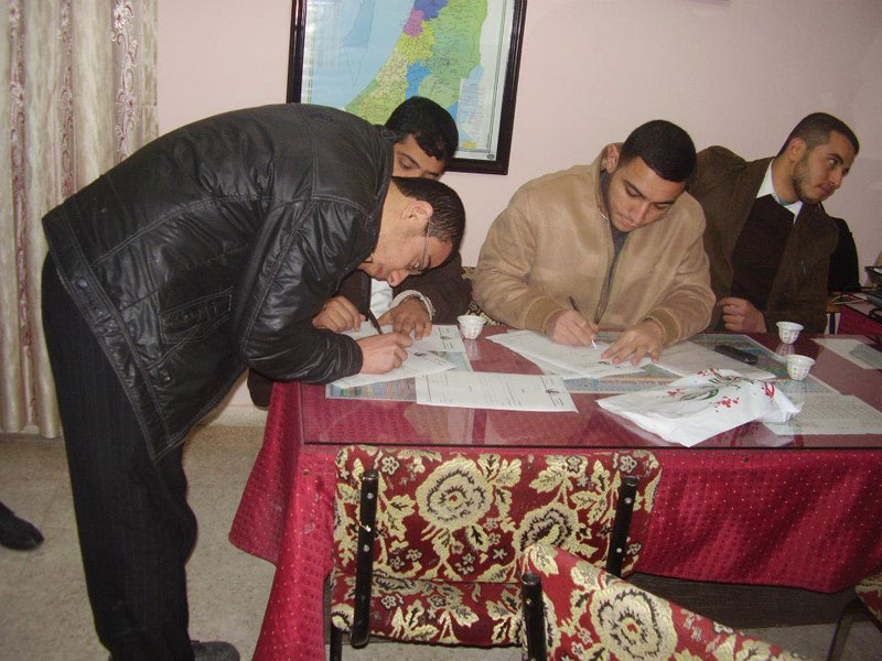 الكتلة الاسلامية تقدم مساعدات مالية بالوسطى (الأرشيف)