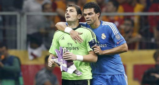 بيبي يساند كاسياس قبل خروجه للإصابة