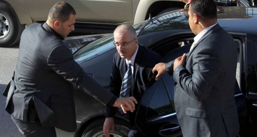 حماس تدعو الحكومة لرفع العقوبات عن غزة أو تقديم استقالتها