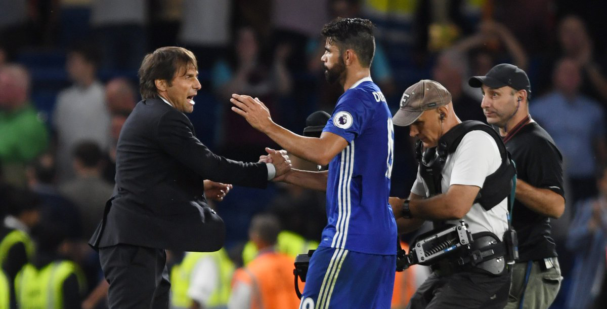 كوستا يمينا وبجواره كونتي