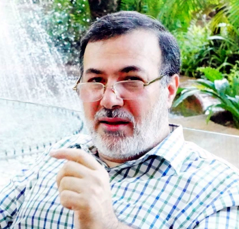 الكاتب سمير حجاوي