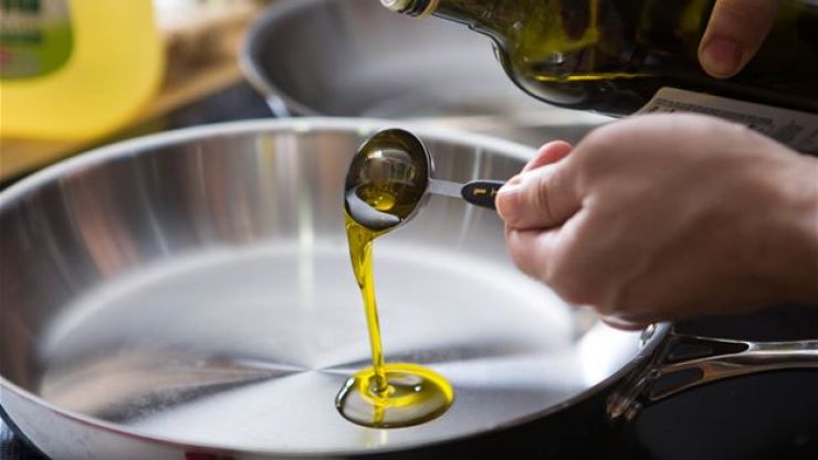 تسخين زيت الزيتون