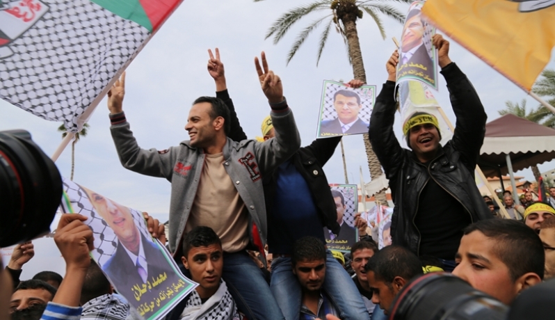 مناصري دحلان في مظاهرة لهم بغزة (أرشيف)