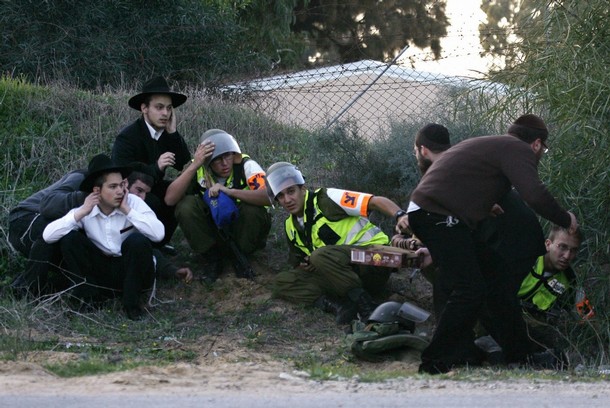 هلع المستوطنين بعد سقوط صواريخ المقاومة (الأرشيف)