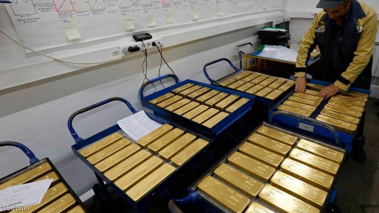 الذهب يصعد والفائدة الأميركية تقيد مكاسبه
