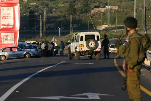 قوات الاحتلال تغلق أحد الشوارع (صورة أرشيفية)