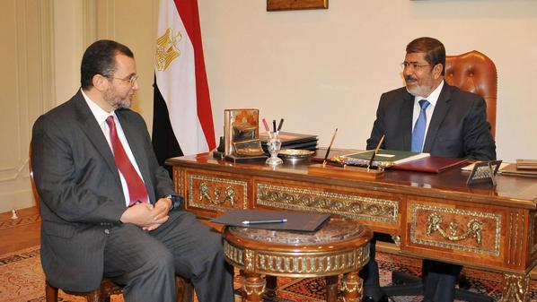 الرئيس المصري محمد مرسي ورئيس الوزراء هشام قنديل-أرشيف