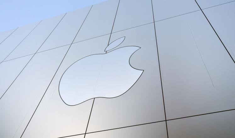 آبل تعتذر عن إبطاء هواتف آيفون وتعرض تعويضا