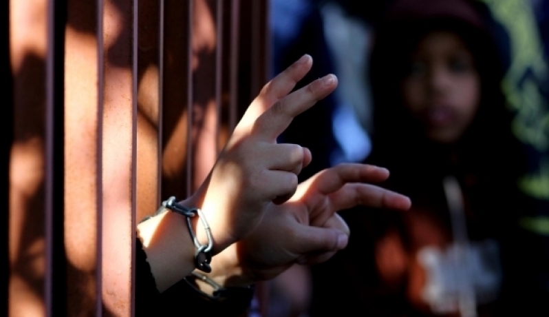 الاحتلال ينقل أسيرين مضربين عن الطعام لمستشفى "سوروكا"