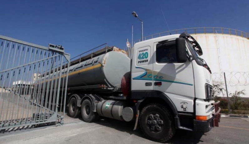 إدخال شاحنات وقود عبر معبر كرم أبو سالم " أرشيف "