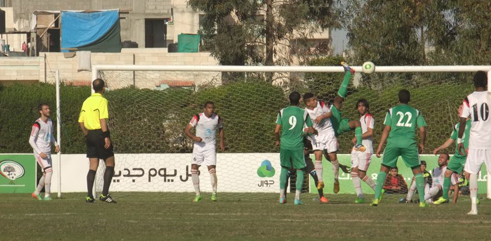 جانب من مباراة غزة الرياضي وخدمات رفح