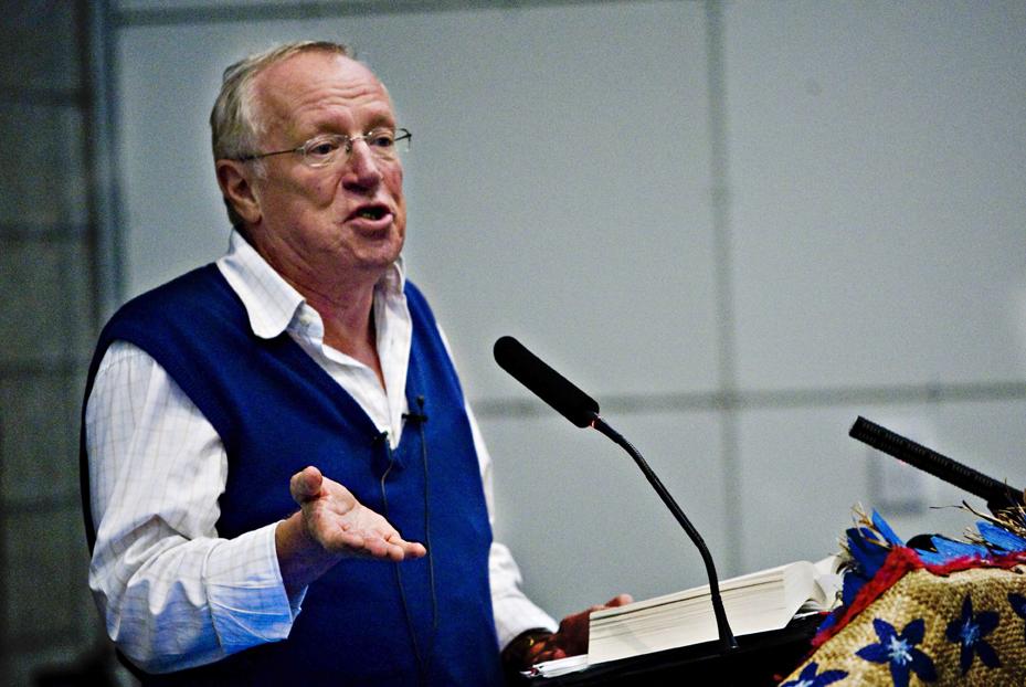  الكاتب البريطاني الشهير روبرت فيسك