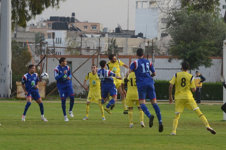 جانب من مباراة خدمات الشاطئ وخدمات النصيرات