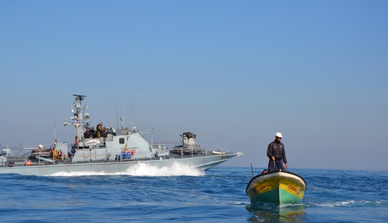 زوارق الاحتلال تهاجم الصيادين في بحر غزة