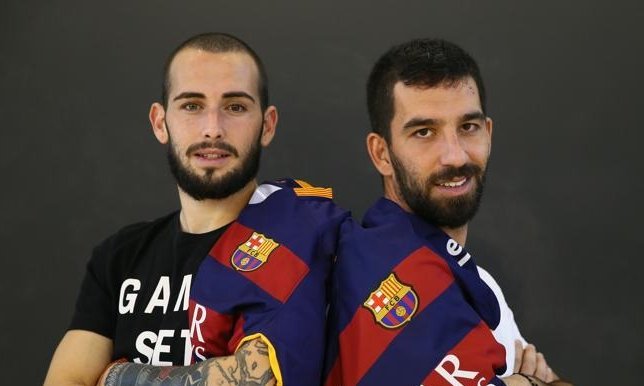 من اليمين: توران, وفيدال