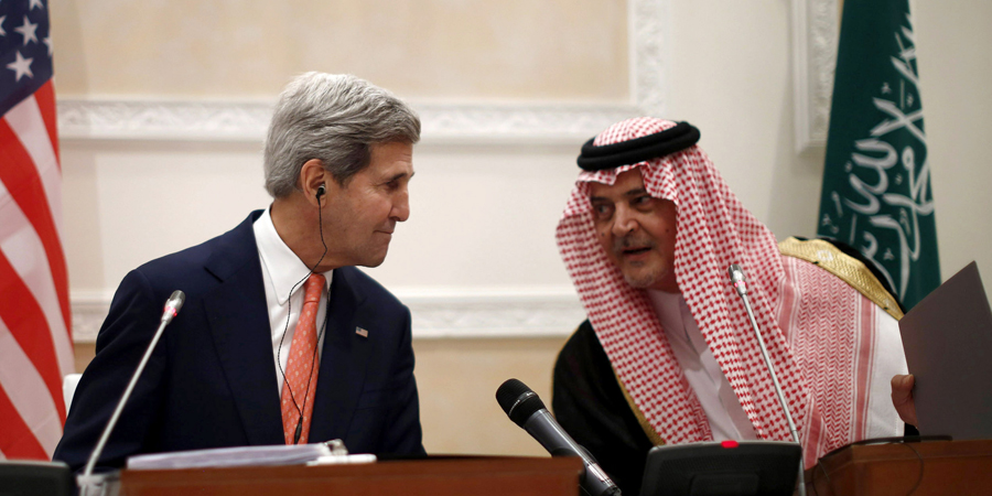 كيري خلال زيارته للسعودية