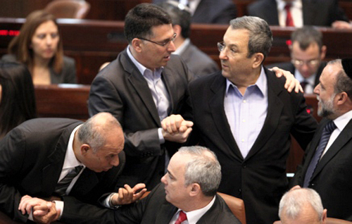  شتاينتس يهاجم باراك ويشبّبه بـ  الأفعى   