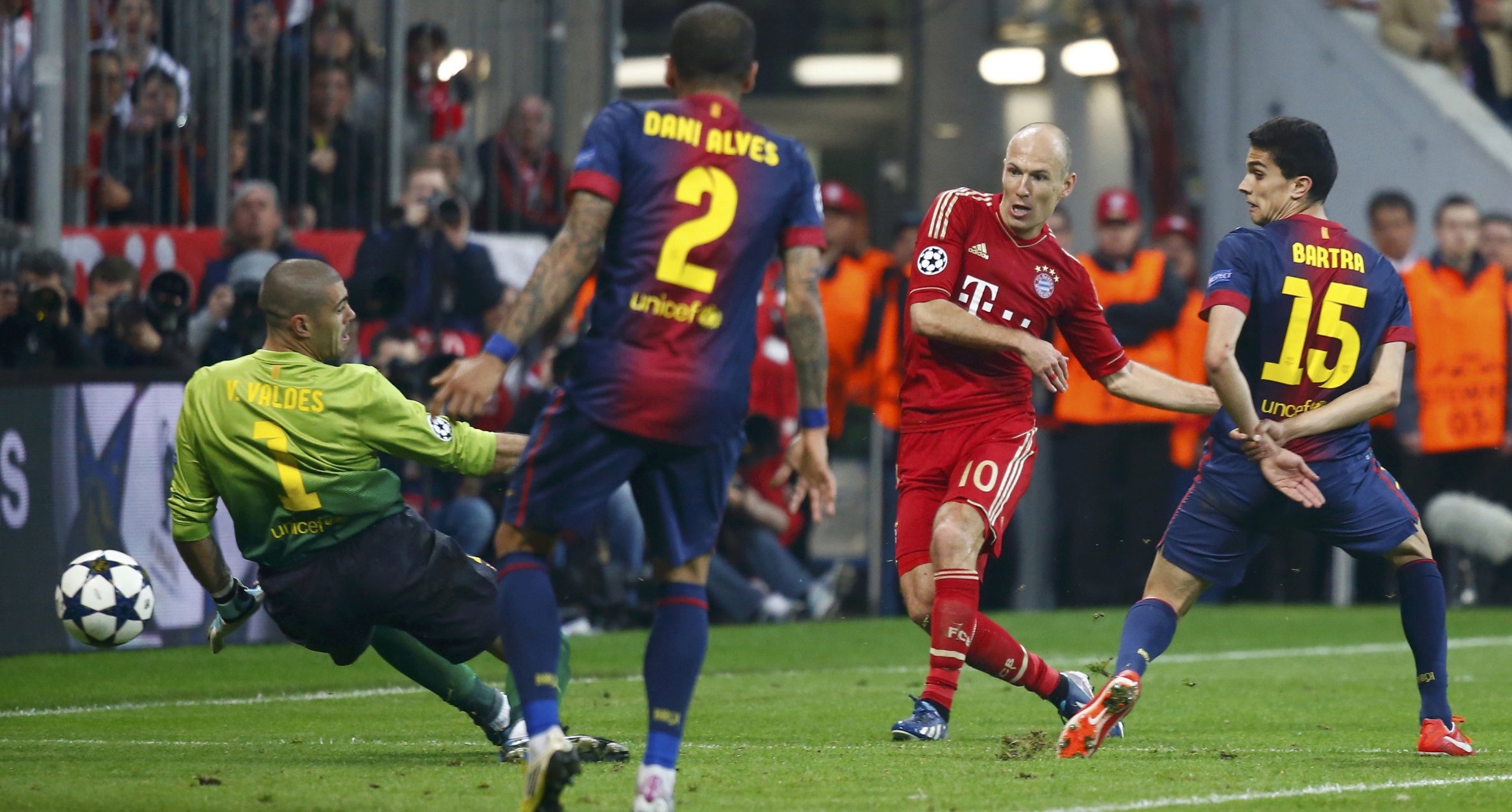 روبن يسجل الهدف الثالث للبايرن في مرمى برشلونة