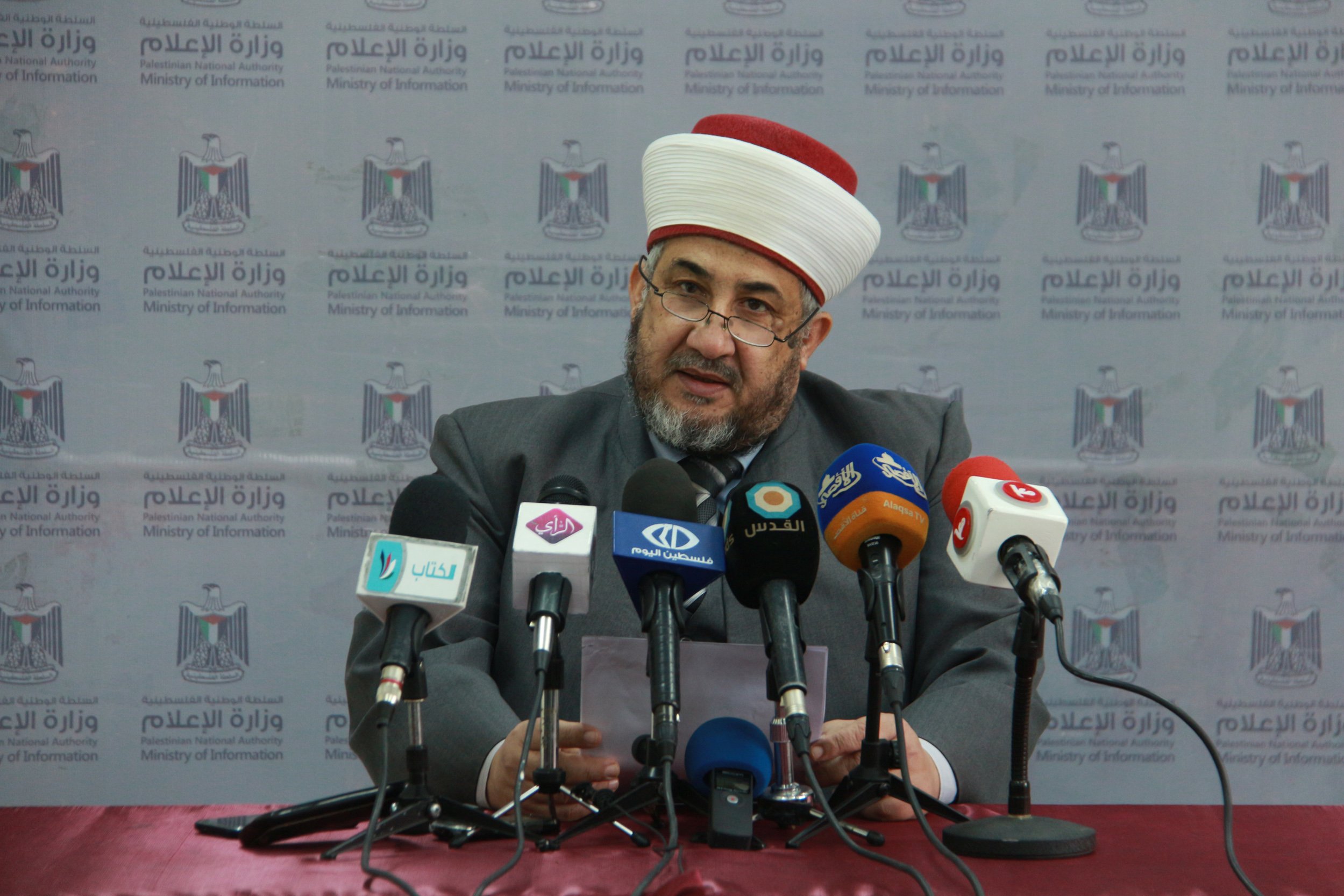 خلال المؤتمر الصحفي لرئيس المجلس الأعلى للقضاء الشرعي في قطاع غزة حسن الجوجو