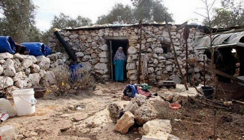 الاحتلال يخطر بهدم عزبة "أبو البصل" غرب سلفيت