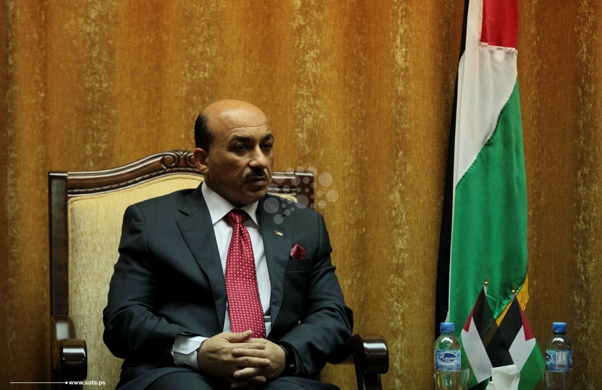 وزير الأشغال العامة و الإسكان مفيد الحساينة
