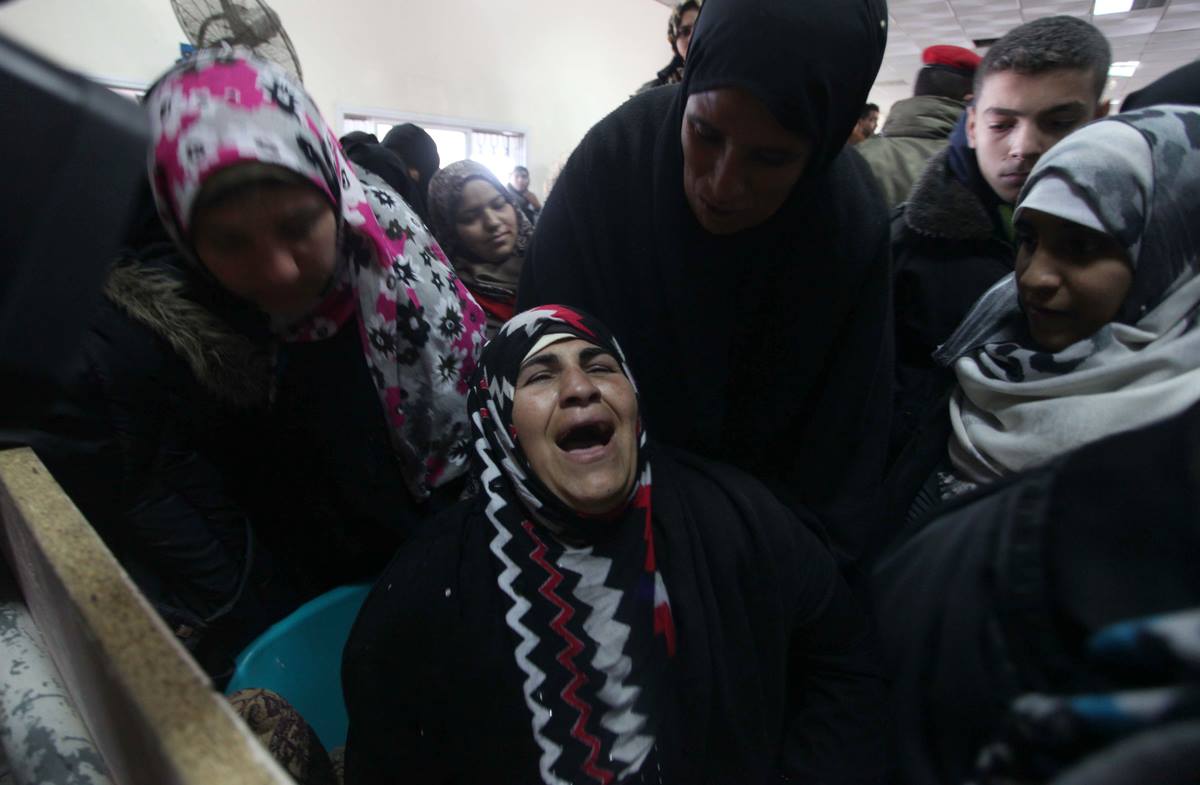 مريضة فلسطينية في معبر رفح
