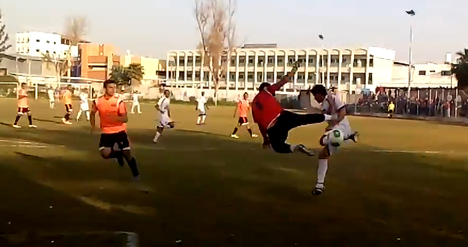 تدخل عنيف من الحارس أبو خاطر ضد أبو خصيوان