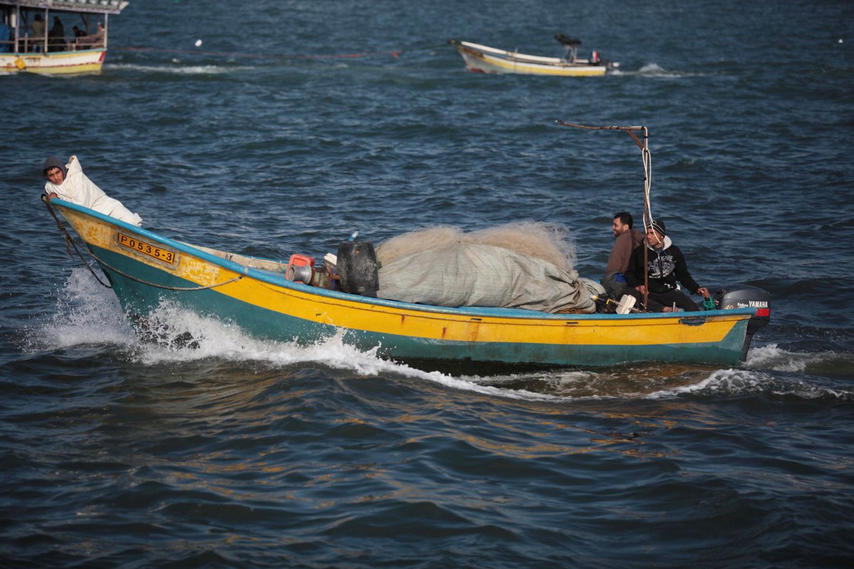 قارب فلسطيني " أرشيف "