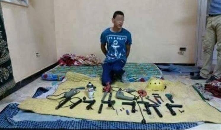 عبادة تعرض للاعتقال منذ سنة