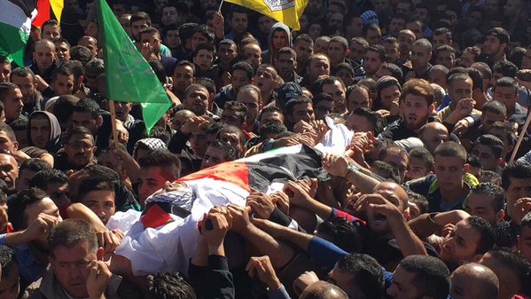 أثناء تشييع جثمان الشهيد حسن البو في الخليل