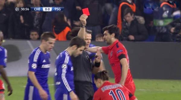 لحظة طرد إبراهيموفتش