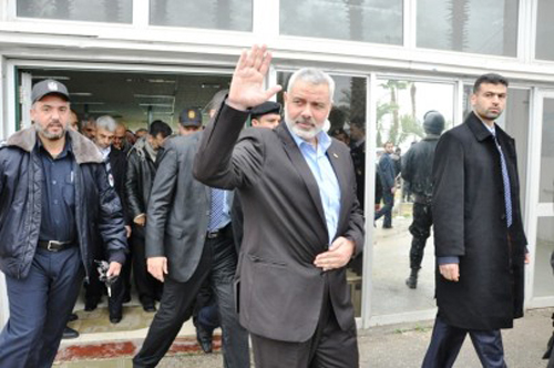 رئيس الوزراء الفلسطيني اسماعيل هنية يغادر غزة (أرشيف)