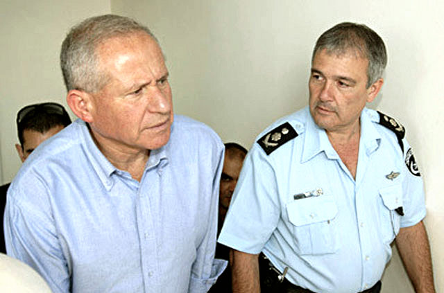  وزير الجبهة الداخلية للاحتلال"آفي ديختر"