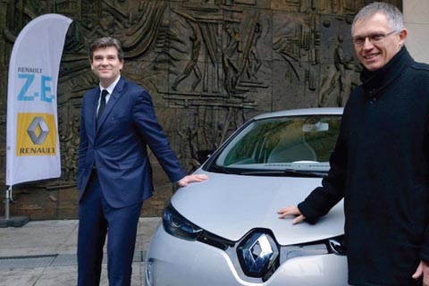 أول سيارة "رينو" في الجزائر 