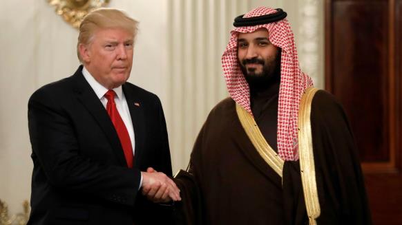 ولي ولي العهد السعودي محمد بن سلمان خلال لقائه مع ترمب أمس الثلاثاء بالبيت الأبيض