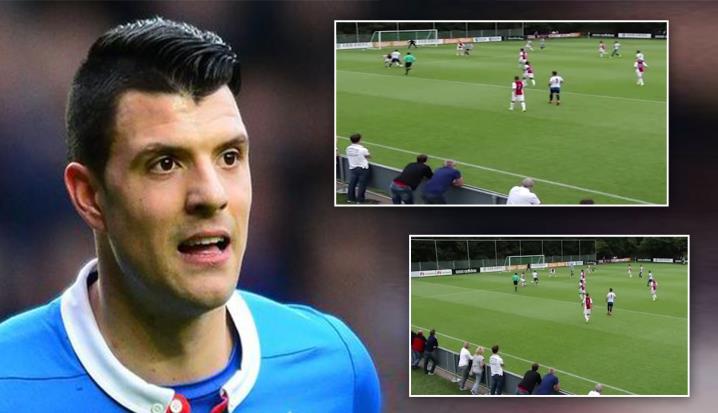 لاعب نيوكاسل لحظة إحراز الهدف