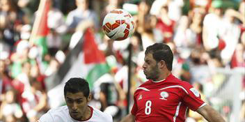 هشام الصالحي يمينا