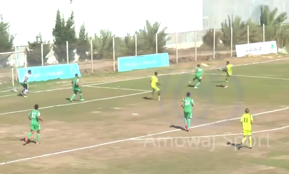 لحظة تسجيل عبيد هدف النصيرات العالمي