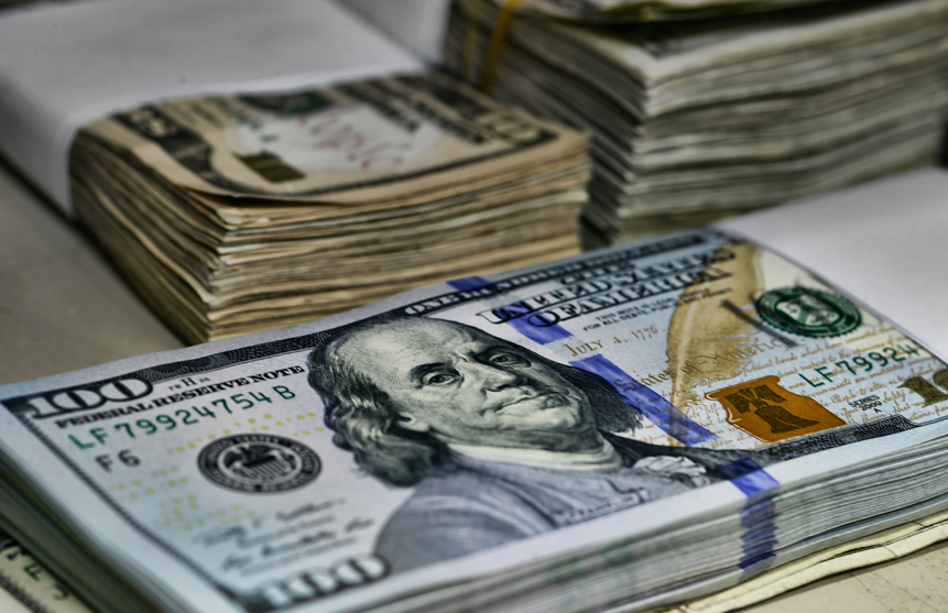 تفاعل ضعيف للدولار مع خطاب ترامب