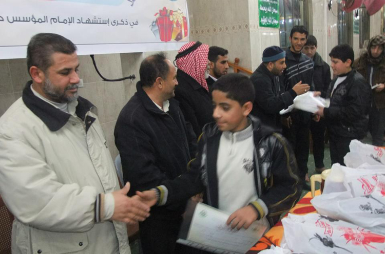 "الكتلة" بدير البلح تكرم الطلبة المتفوقين 