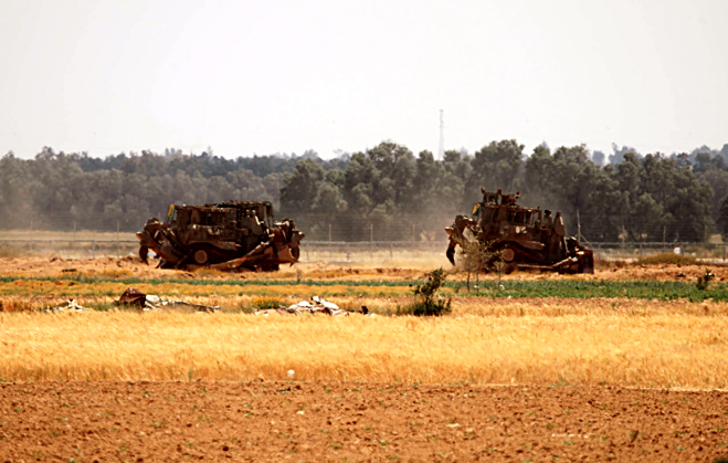 جرافات إسرائيلية على حدود غزة (أرشيف)