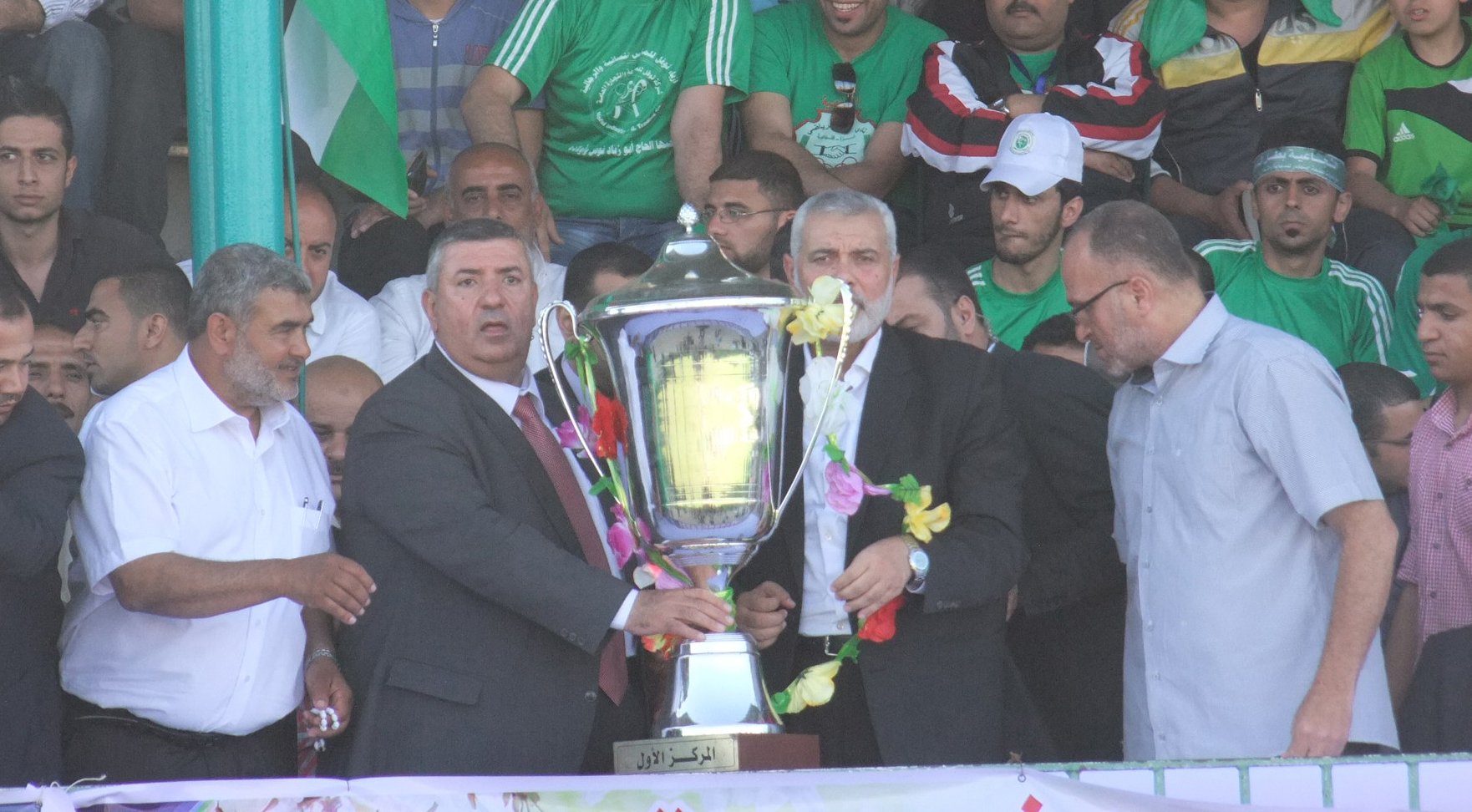 هنية يحتفل مع الشجاعية بالدوري