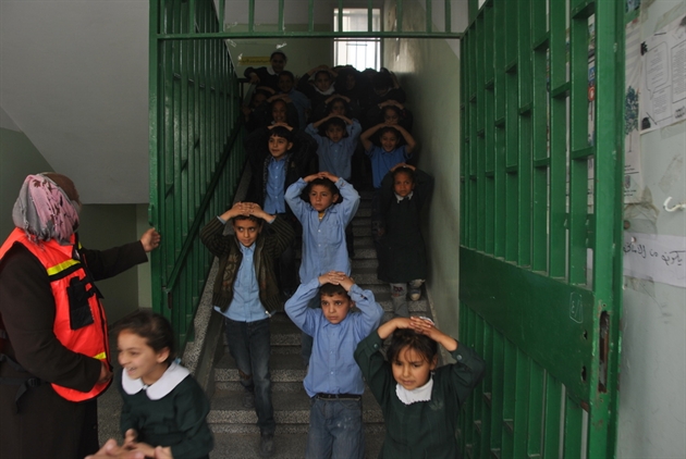مناورة إخلاء مدرسة بغزة (الأرشيف)