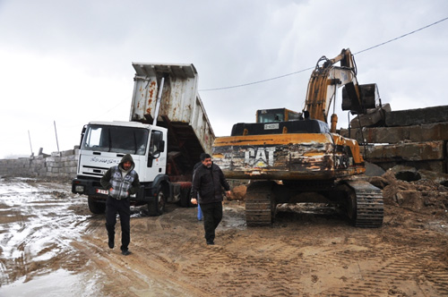 توقف آليات الأشغال بغزة لنقص الوقود  