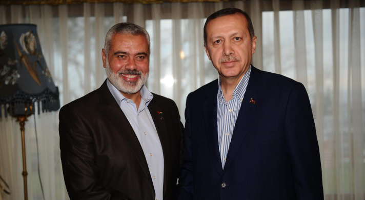 رئيس الوزراء التركي رجب طيب اردوغان مع نظيره إسماعيل هنية