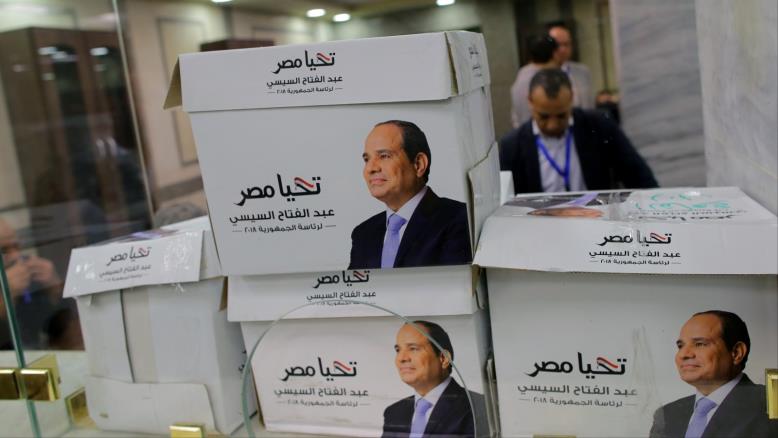 السيسي وحيدا بالانتخابات بعد اعتقال عنان وانسحاب خالد علي