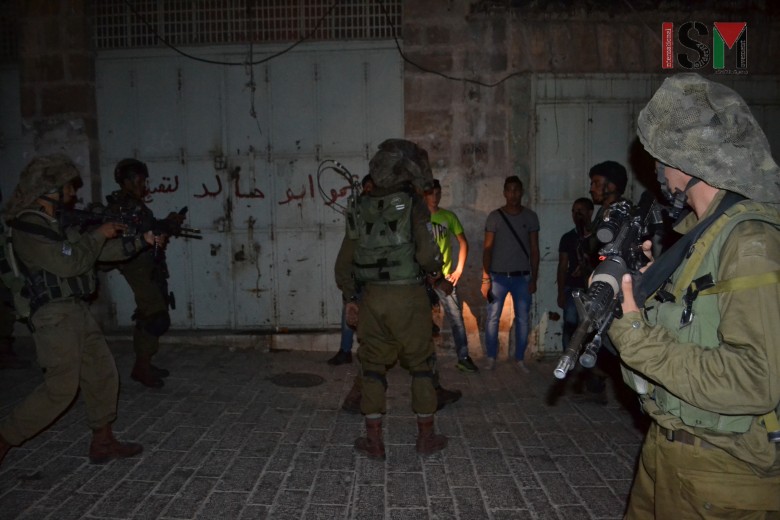 الاحتلال يعتقل 13 مواطنا من مدن الضفة والقدس