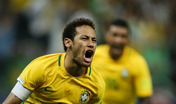 فرحة نيمار بهدفه أمام الباراغواي