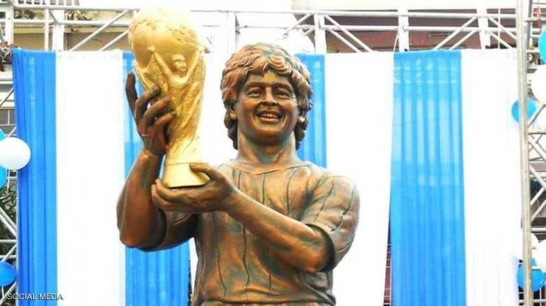 مارادونا "الهندي".. تمثال يشبه كثيرين إلا مارادونا