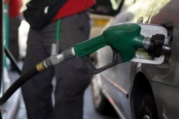 انخفاض سعر البنزين الشهر القادم